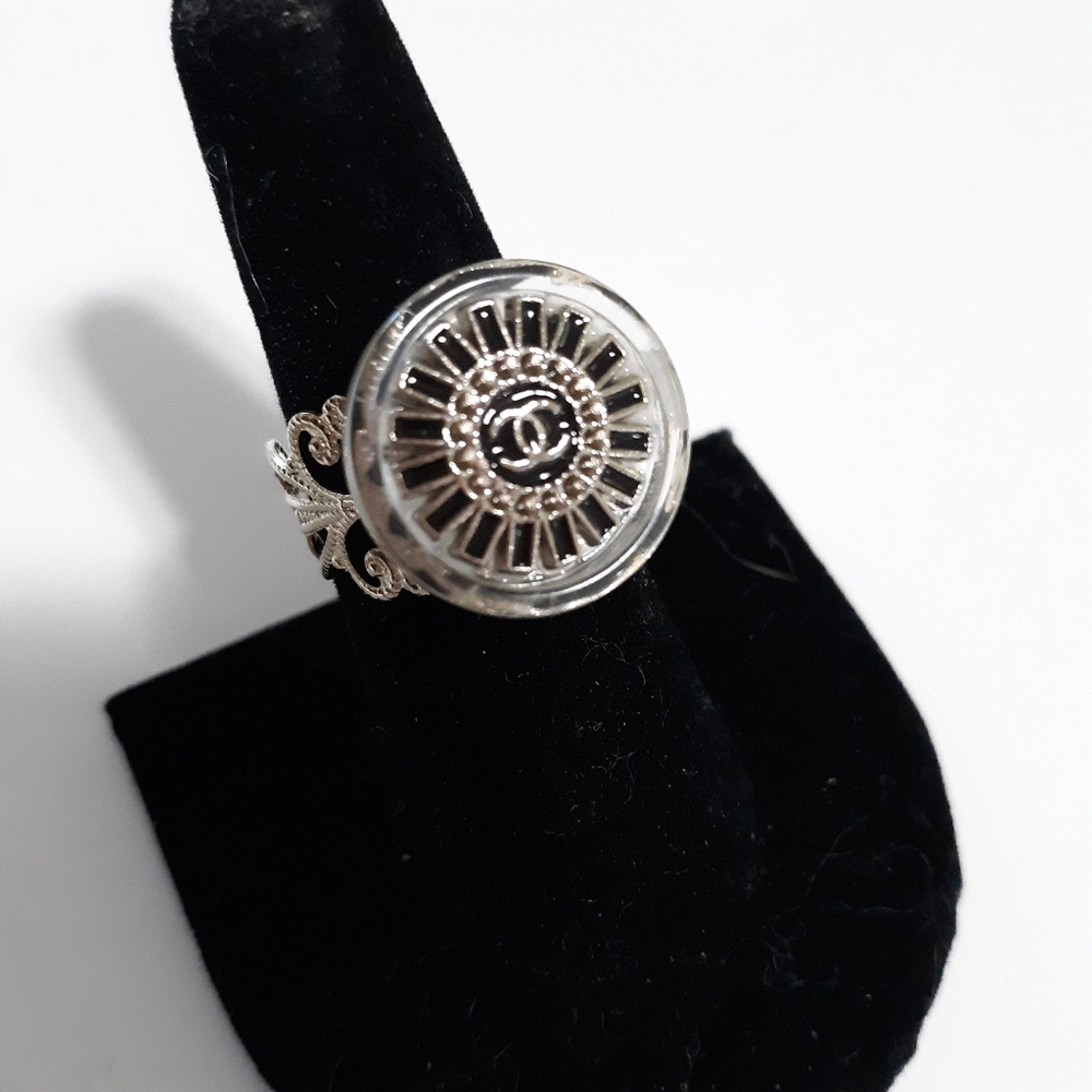 Authentic button ring